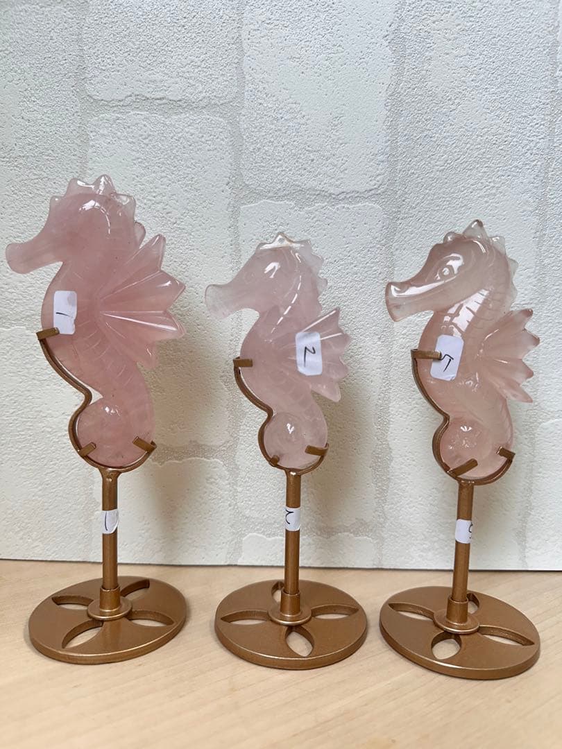 ローズクォーツ　タツノオトシゴ　スタンド付き　②