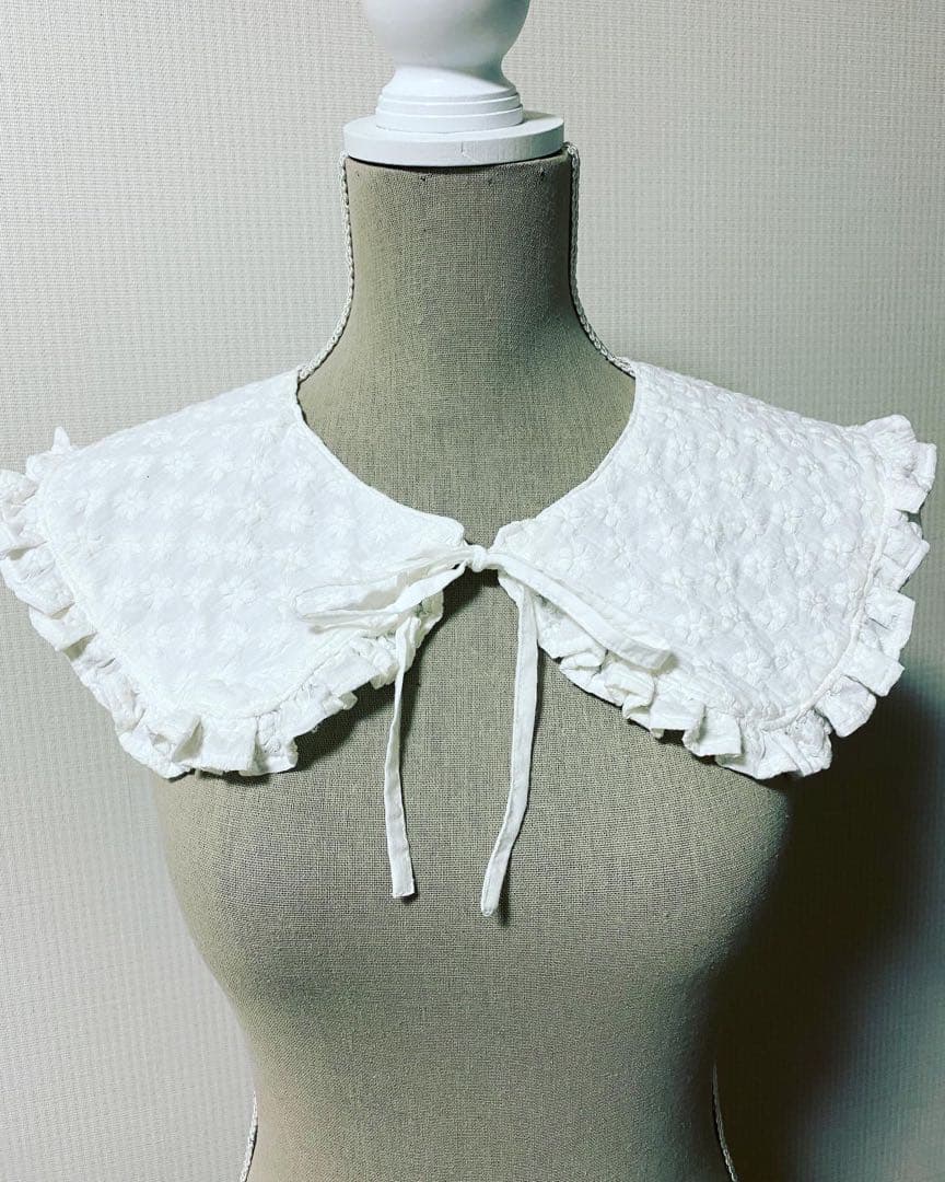 sampleページ　ハンドメイド　大きめ白いフリルつけ襟　　大人用