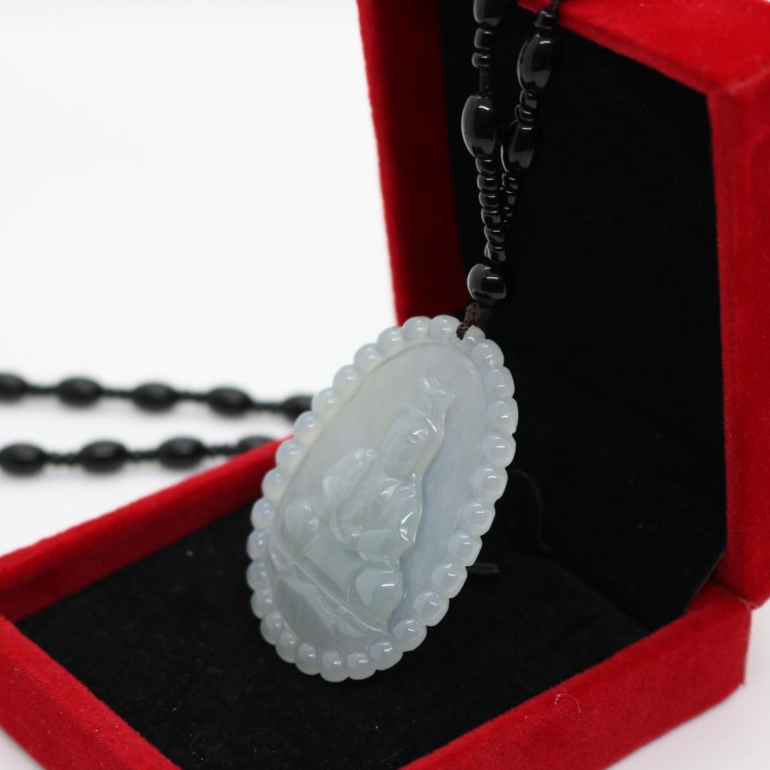 訳あり 観音菩薩　ミャンマー天然A貨翡翠　ジェイダイト　ペンダントヘッド 天然石