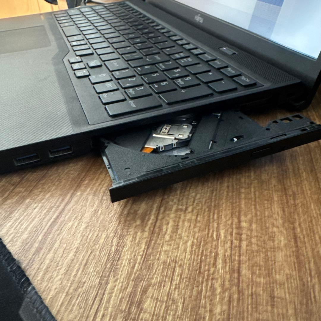 【ジャンク】富士通 FMV Lite 3015/F（2021年モデル）液晶難あり