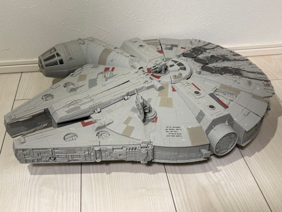 ミレニアムファルコン（STAR WARS）フィギュア付き※3月末まで送料込み
