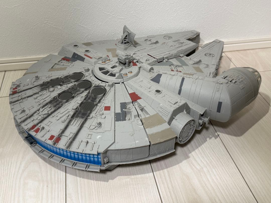 ミレニアムファルコン（STAR WARS）フィギュア付き※3月末まで送料込み