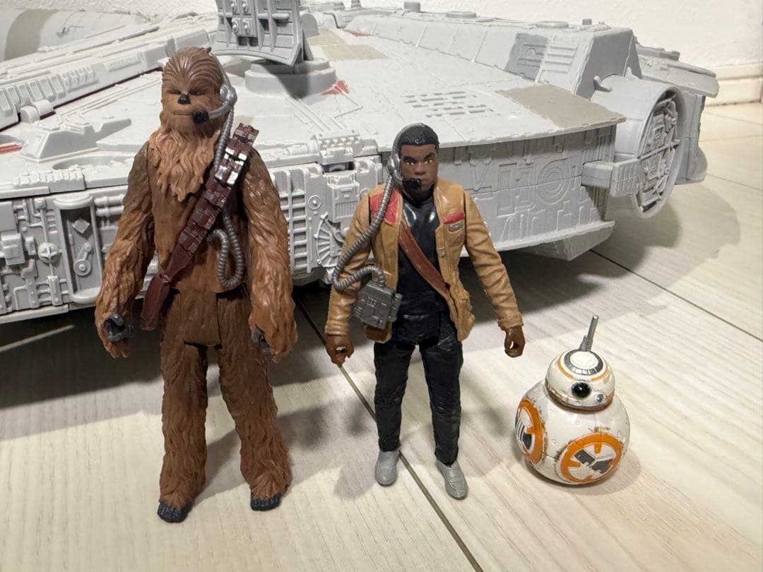 ミレニアムファルコン（STAR WARS）フィギュア付き※3月末まで送料込み