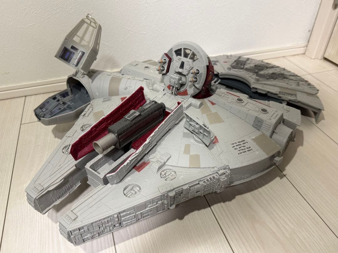 ミレニアムファルコン（STAR WARS）フィギュア付き※3月末まで送料込み