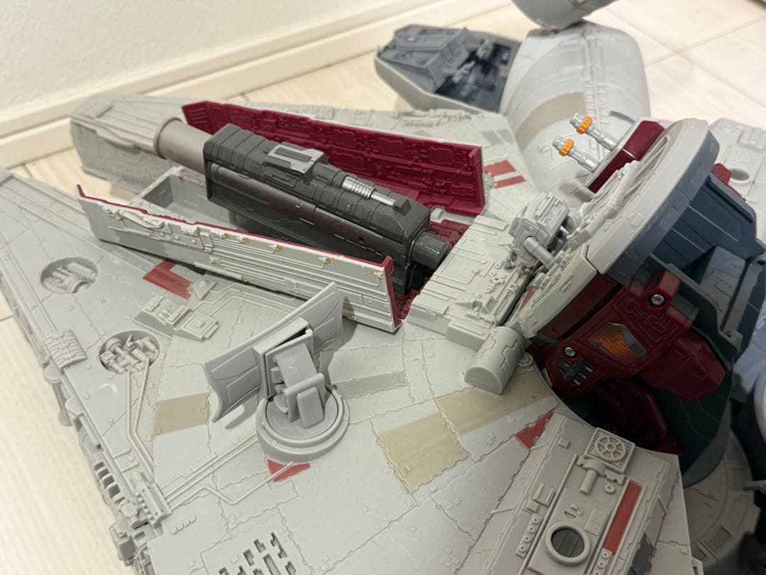 ミレニアムファルコン（STAR WARS）フィギュア付き※3月末まで送料込み