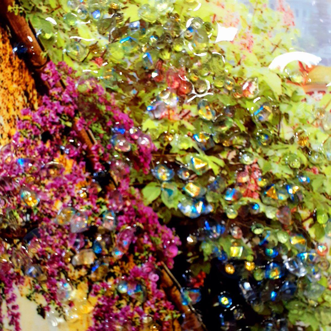 輸入雑貨　天然水晶石　『中世の村』　クリスタルアート　ゴールドフレーム