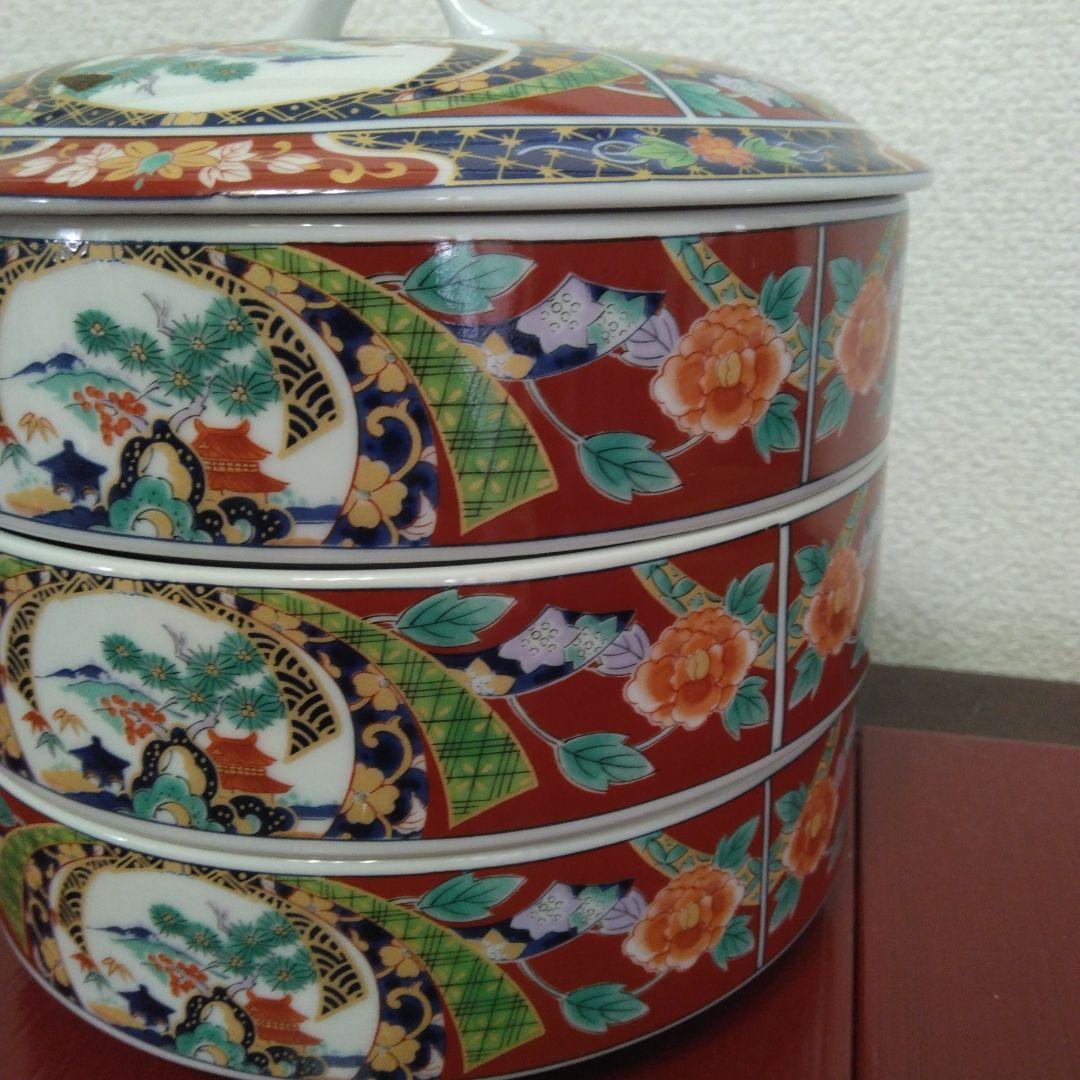 (値下げ）有田焼　昇龍窯　古伊万里　染め錦　金彩吉祥古典柄　三段重ね　蓋付重ね鉢