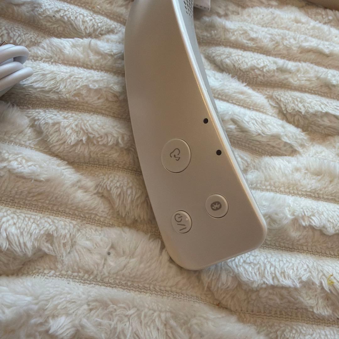 美品 Panasonic ワイヤレスネックスピーカー SC-WN10-W