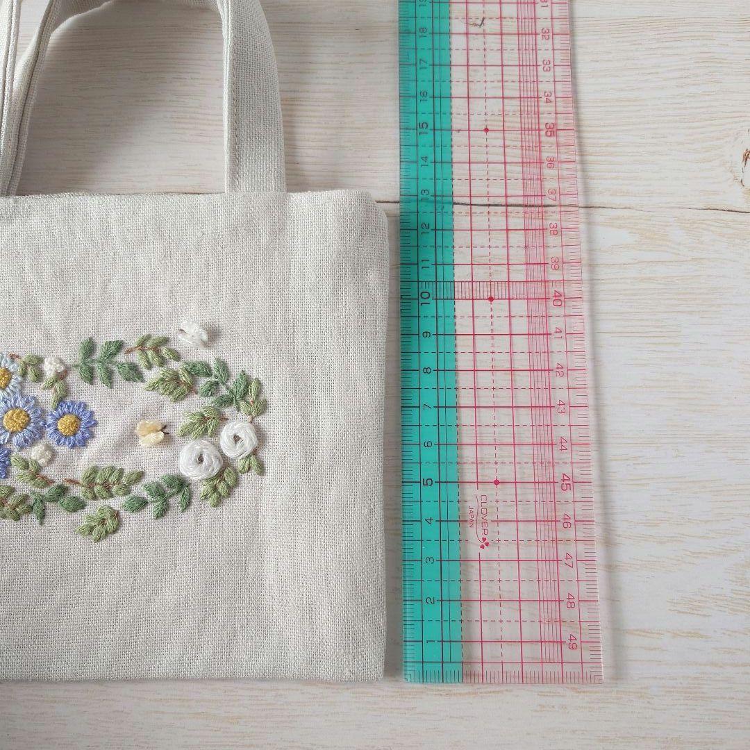 手刺繍入ちっちゃなぺたんこトートバック【花と蝶々】