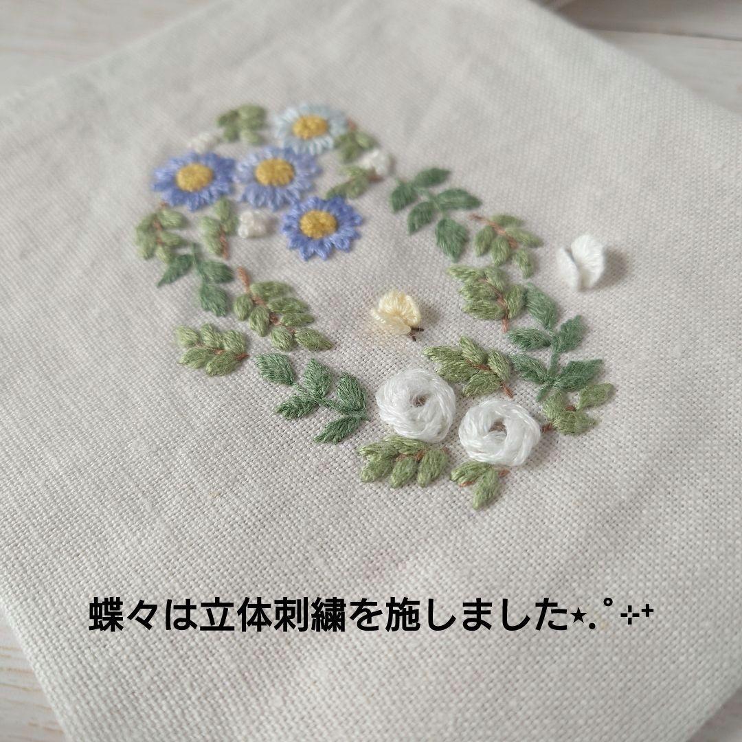 手刺繍入ちっちゃなぺたんこトートバック【花と蝶々】