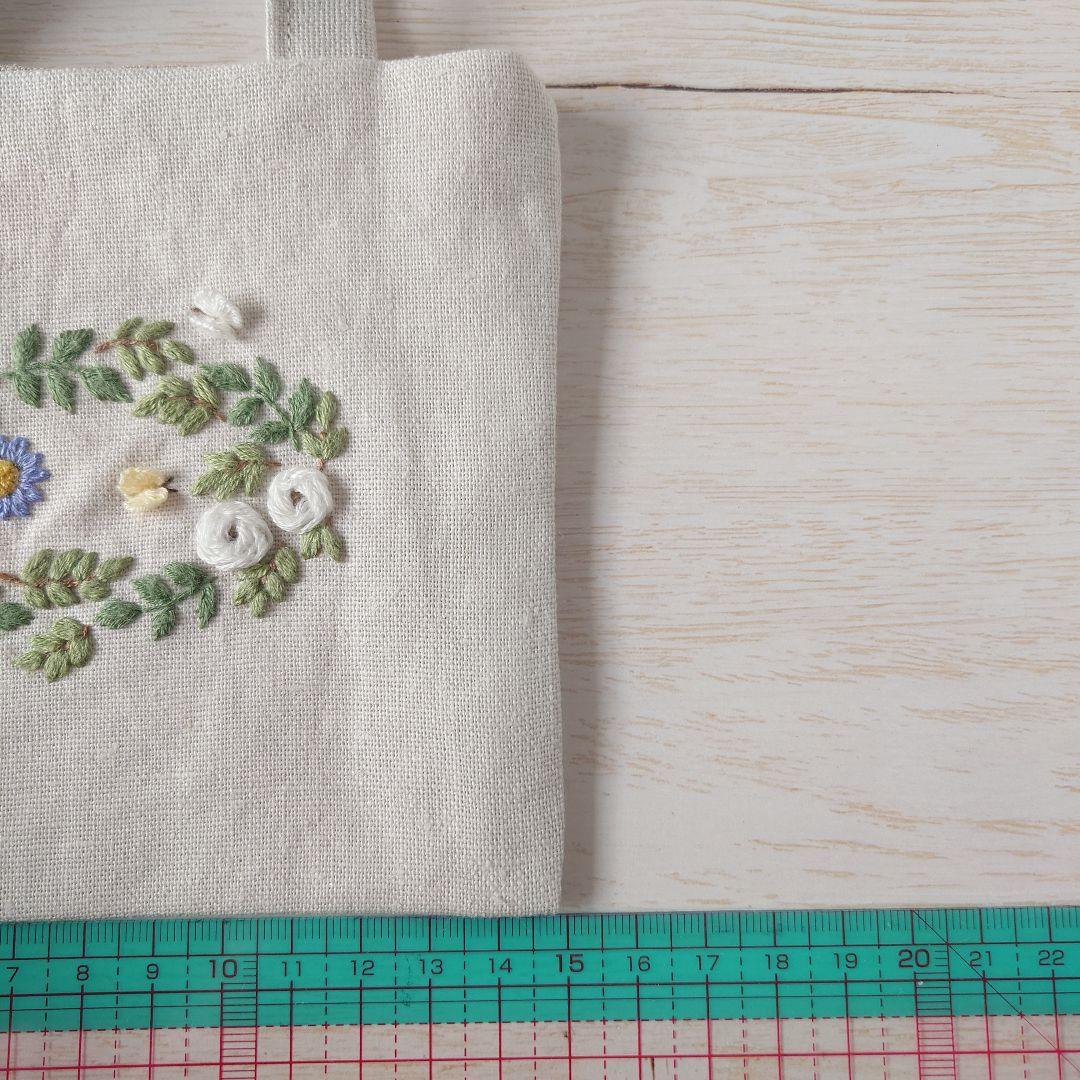手刺繍入ちっちゃなぺたんこトートバック【花と蝶々】