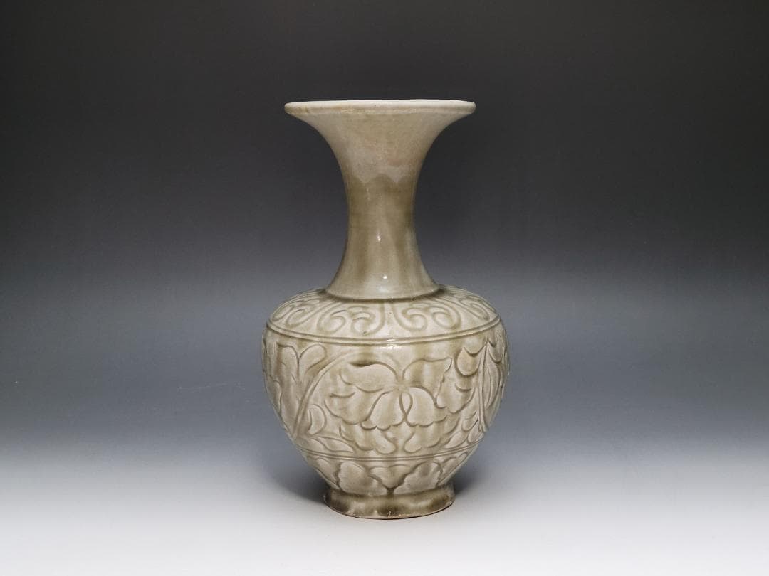 青磁 陰刻花紋 花瓶 宋元時代 高さ約22.8cm