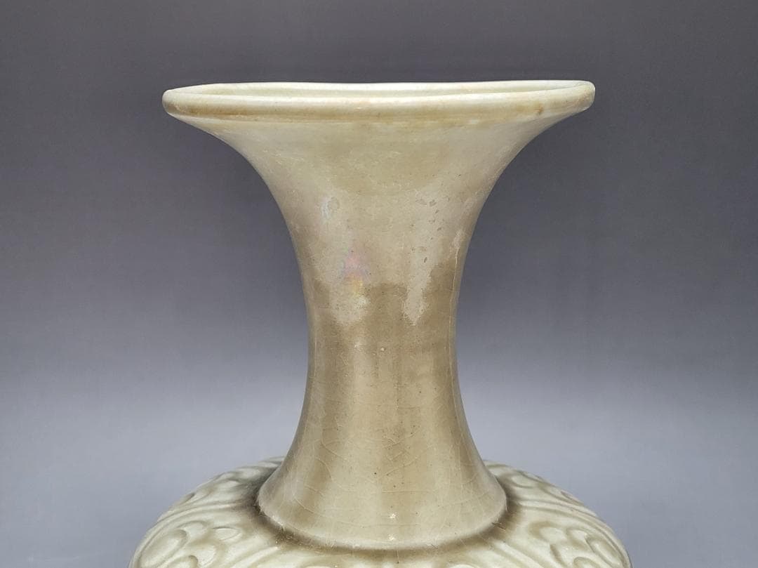 青磁 陰刻花紋 花瓶 宋元時代 高さ約22.8cm