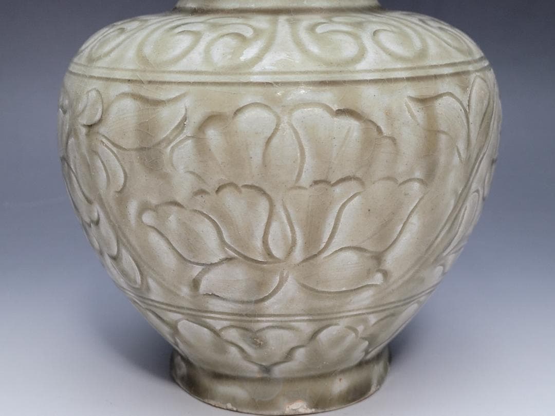 青磁 陰刻花紋 花瓶 宋元時代 高さ約22.8cm