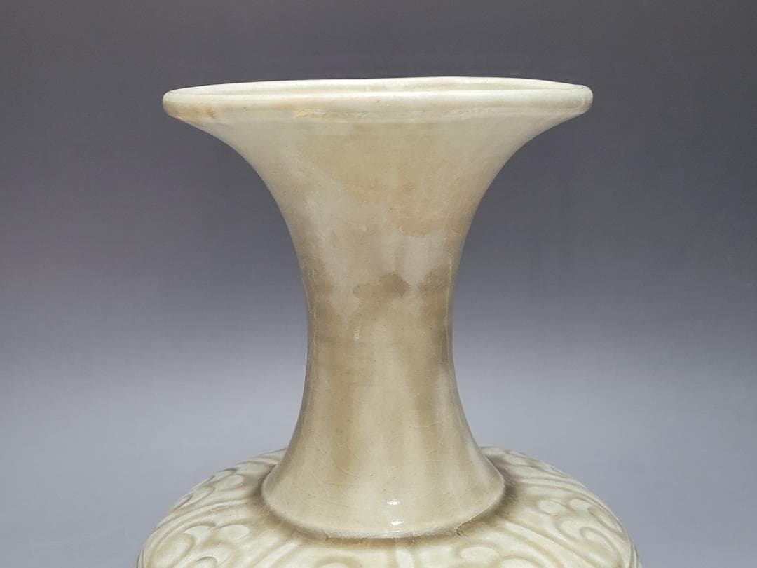 青磁 陰刻花紋 花瓶 宋元時代 高さ約22.8cm