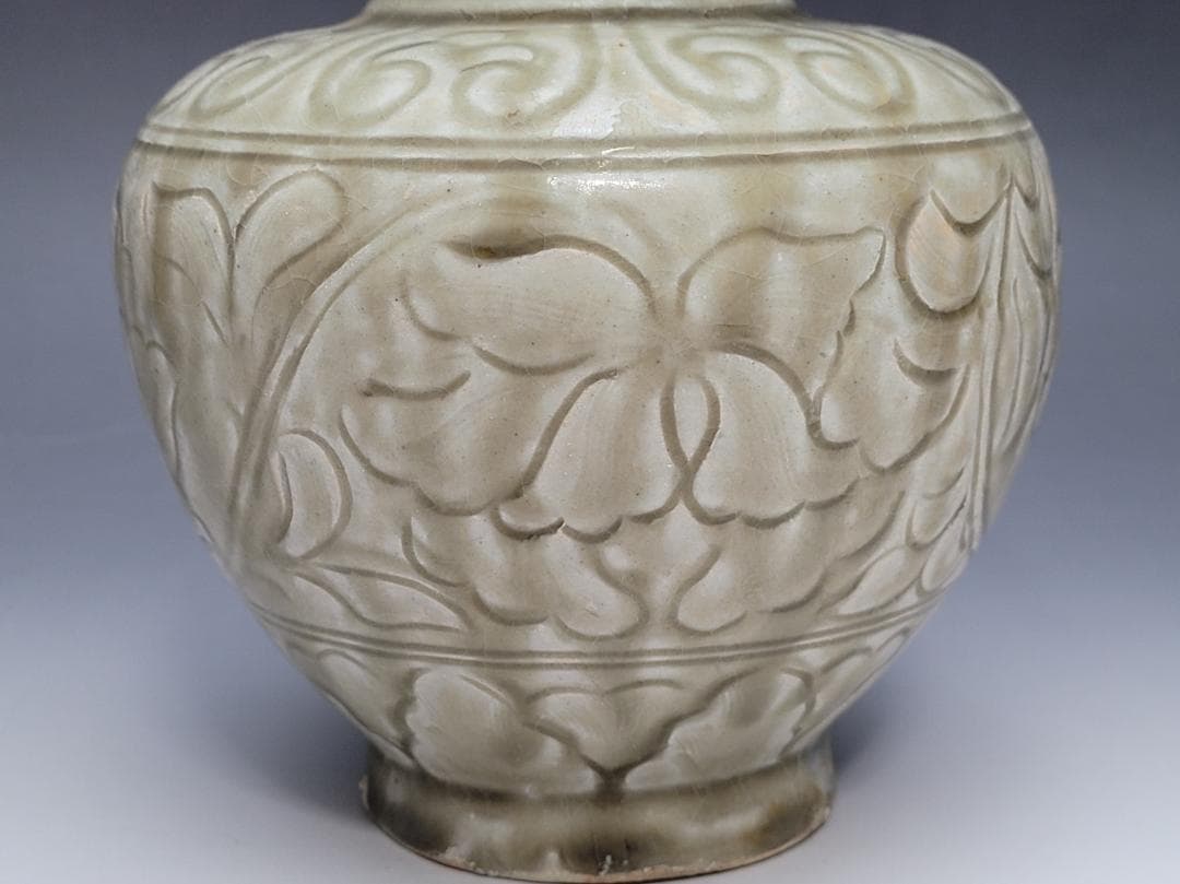 青磁 陰刻花紋 花瓶 宋元時代 高さ約22.8cm