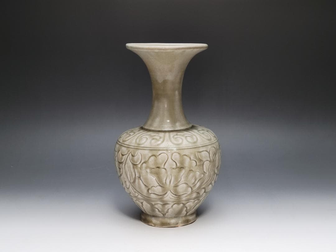青磁 陰刻花紋 花瓶 宋元時代 高さ約22.8cm