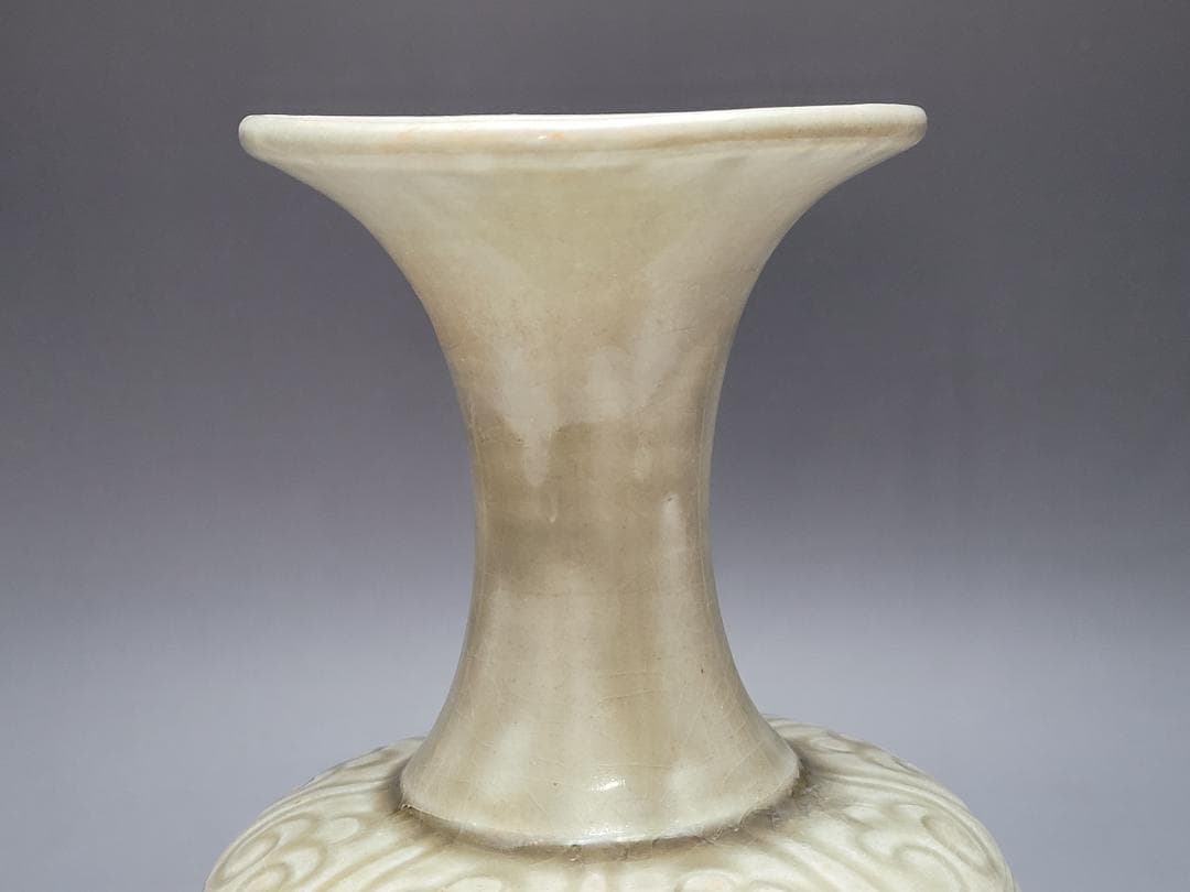 青磁 陰刻花紋 花瓶 宋元時代 高さ約22.8cm