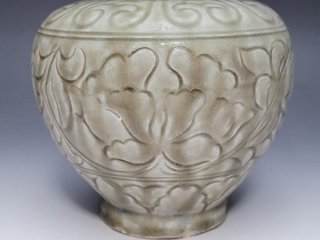 青磁 陰刻花紋 花瓶 宋元時代 高さ約22.8cm