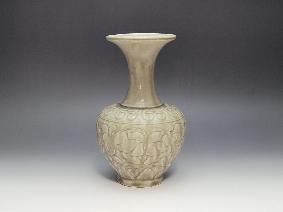 青磁 陰刻花紋 花瓶 宋元時代 高さ約22.8cm