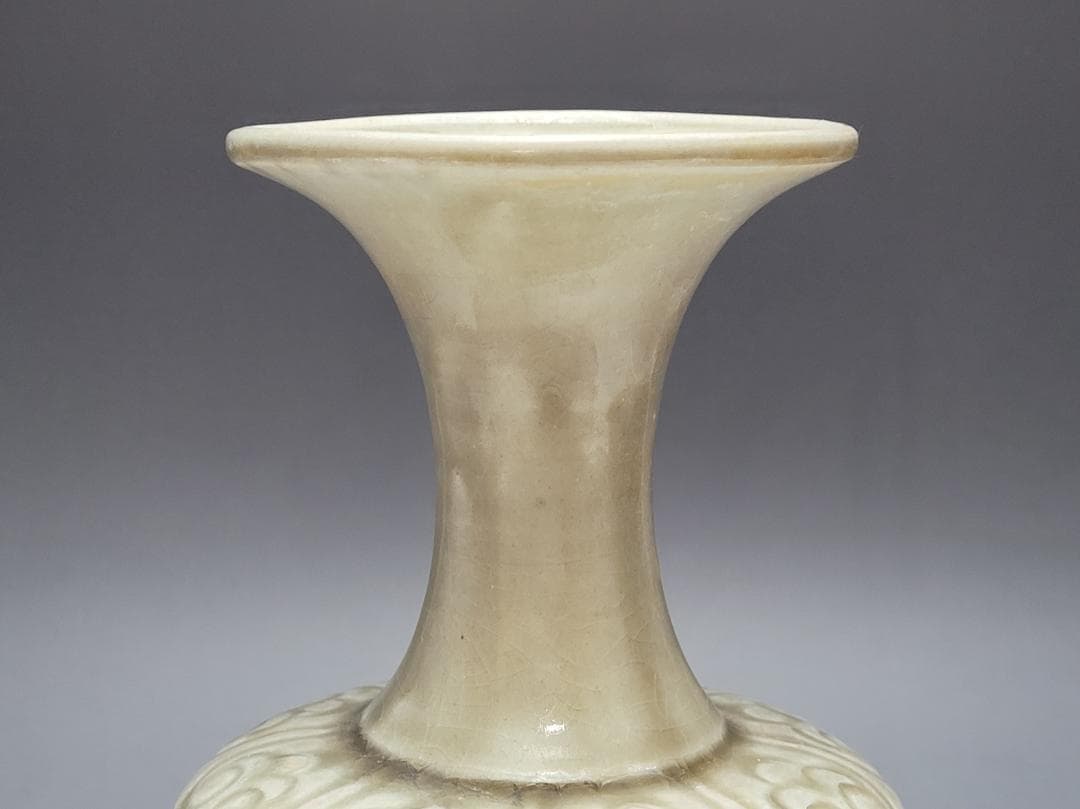 青磁 陰刻花紋 花瓶 宋元時代 高さ約22.8cm