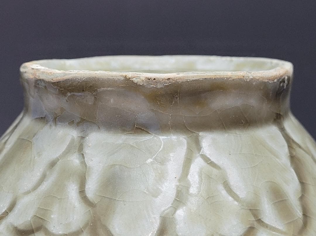 青磁 陰刻花紋 花瓶 宋元時代 高さ約22.8cm