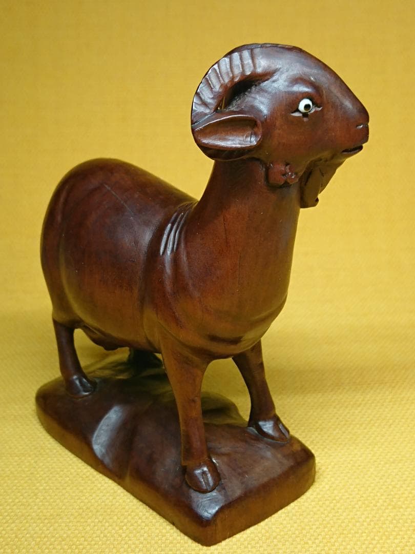 木彫り　羊　ヤギ　彫刻　オブジェ　置物　インテリア　工芸品　美術品　A2511