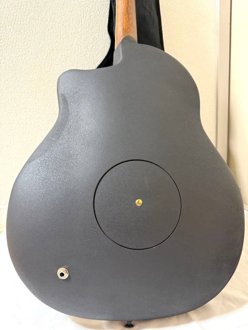 エレキギター、CS257, Ovation Celebrity Deluxe