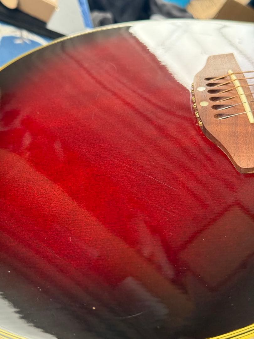 エレキギター、CS257, Ovation Celebrity Deluxe