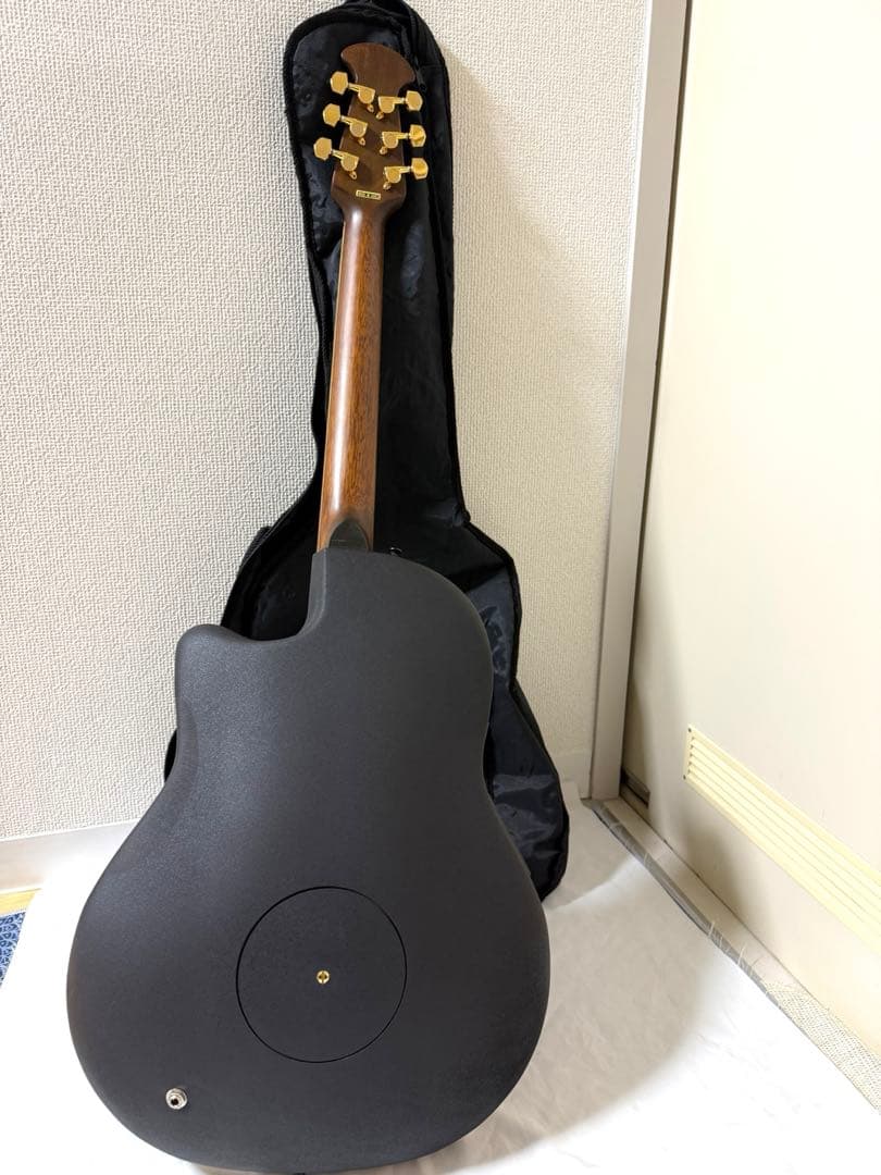 エレキギター、CS257, Ovation Celebrity Deluxe