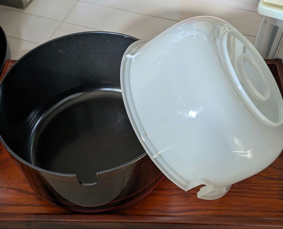 【昭和レトロ】漆塗り おひつ　トンボと草の装飾 　しゃもじ付き