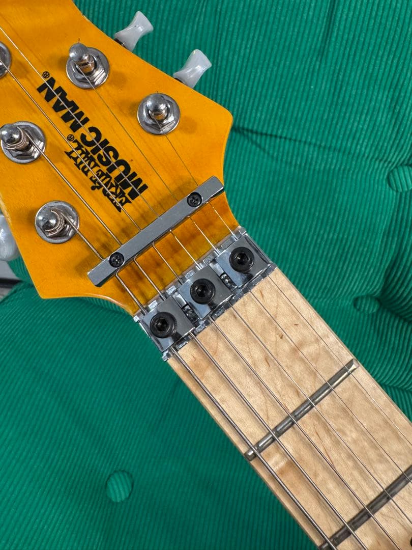 【変更あり】ノーブランド　MUSIC MAN EVH風　ギター