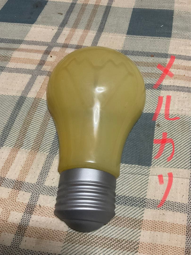 電球型ライト／社名不明？【ジャンク品　電池固定金具が錆ています。昭和レトロ】。