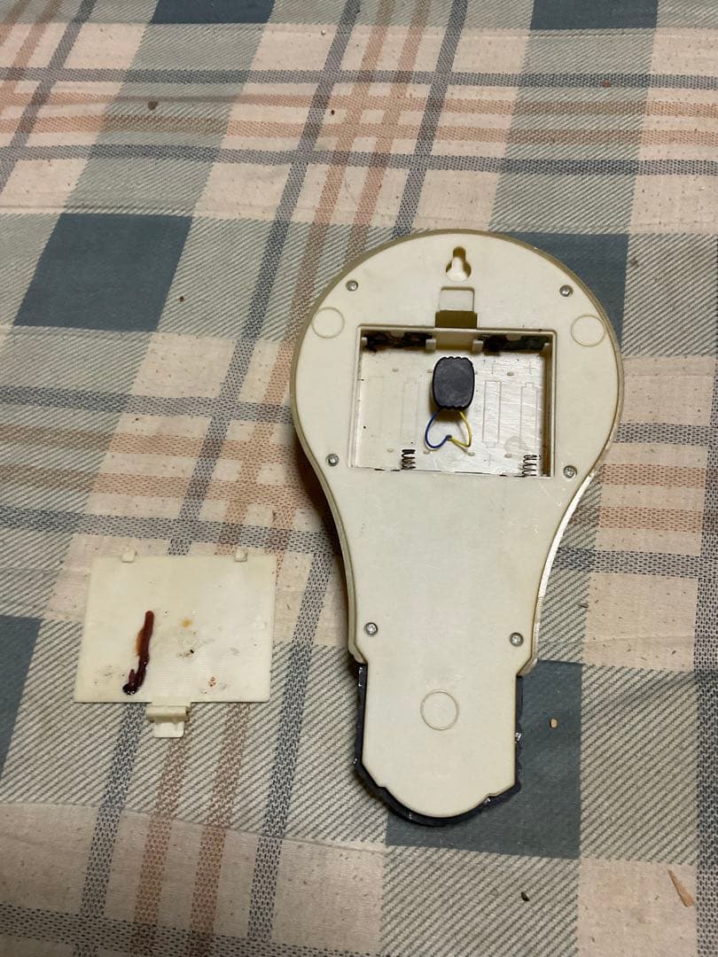 電球型ライト／社名不明？【ジャンク品　電池固定金具が錆ています。昭和レトロ】。