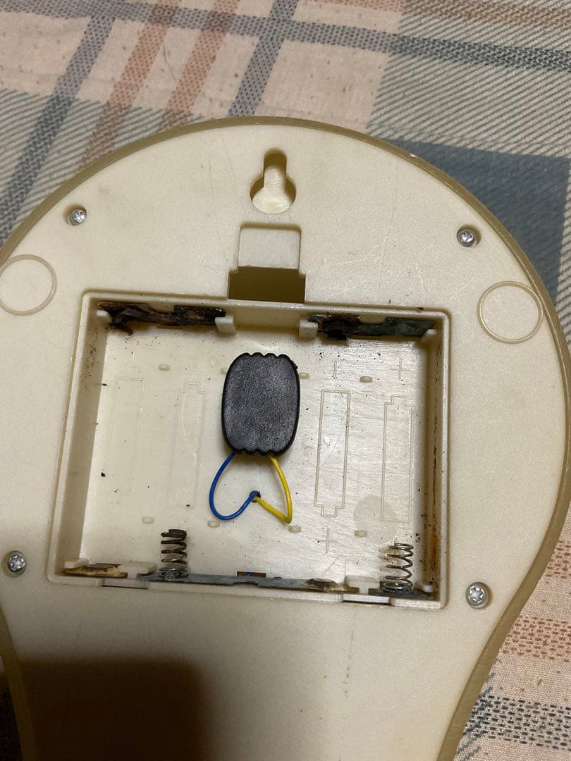 電球型ライト／社名不明？【ジャンク品　電池固定金具が錆ています。昭和レトロ】。