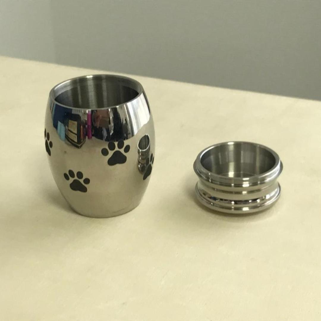 骨壷 ボトルケース ステンレス製 肉球 あしあと デザイン 遺骨入れ メモリアル