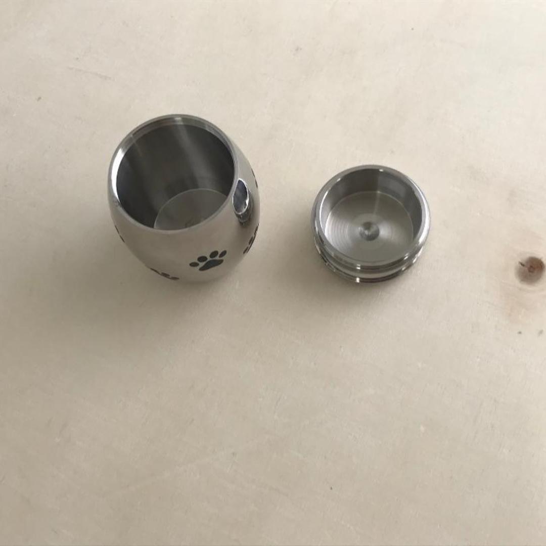 骨壷 ボトルケース ステンレス製 肉球 あしあと デザイン 遺骨入れ メモリアル