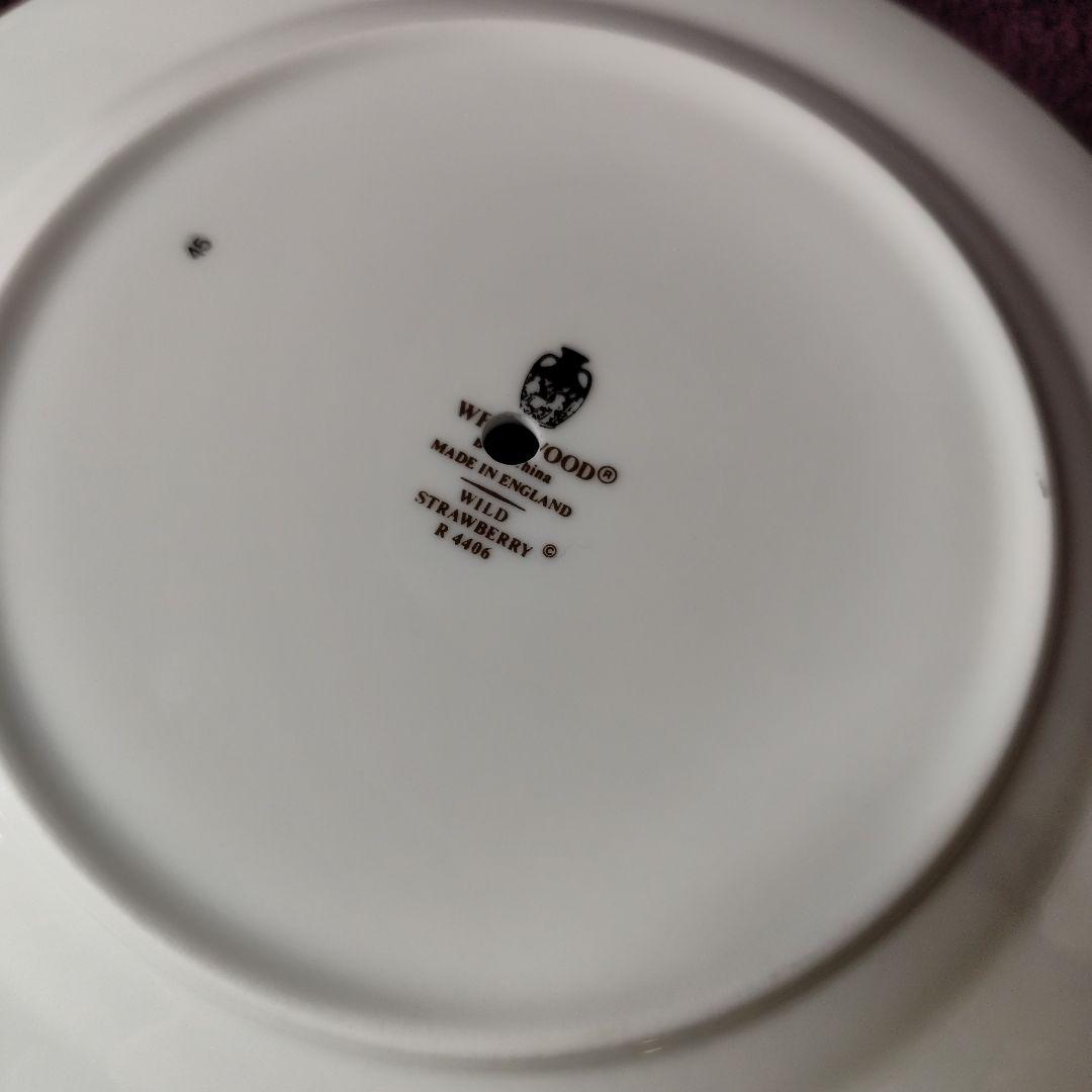 ウェッジウッド　ワイルドストロベリー　アフタヌーンティー用３段ケーキスタンド