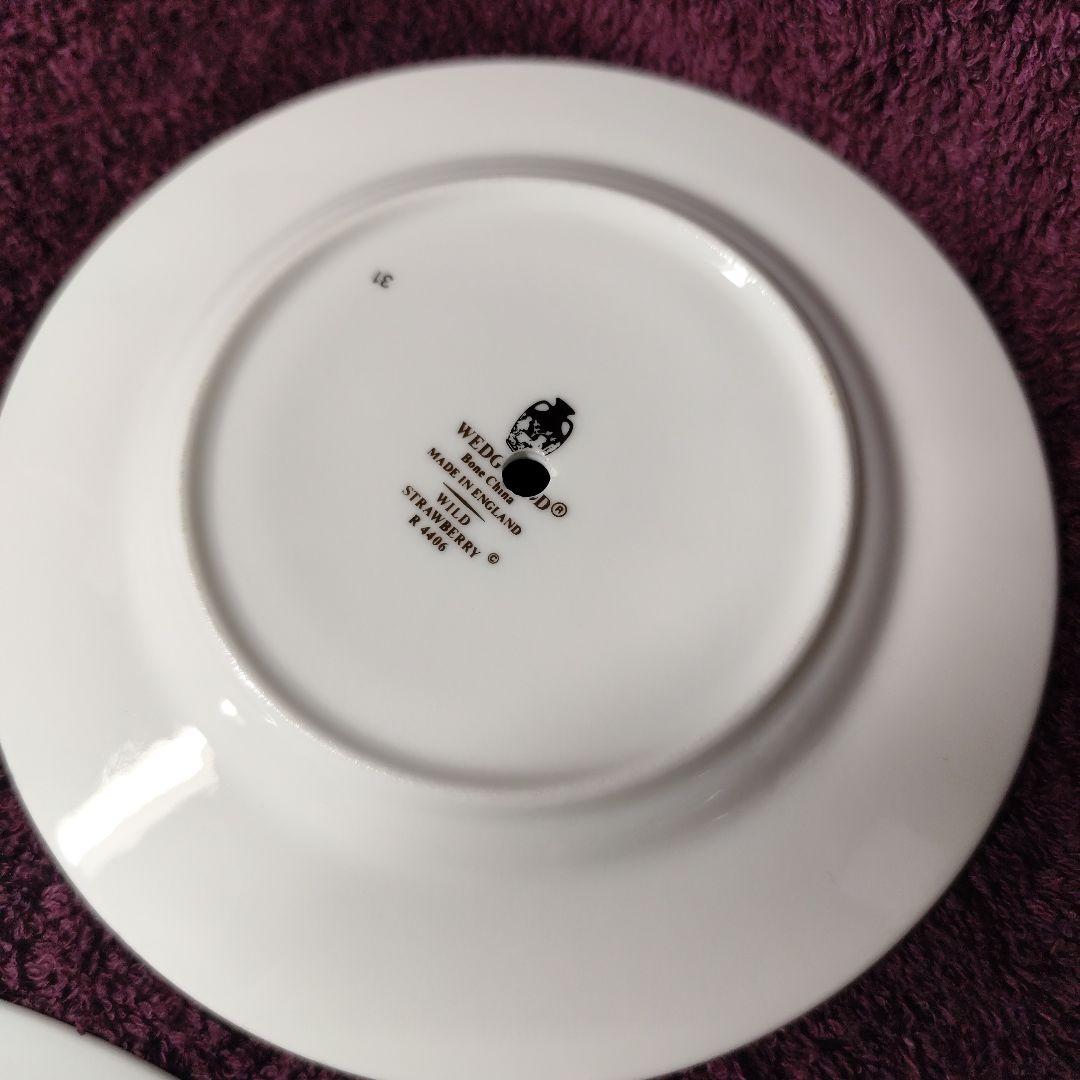 ウェッジウッド　ワイルドストロベリー　アフタヌーンティー用３段ケーキスタンド