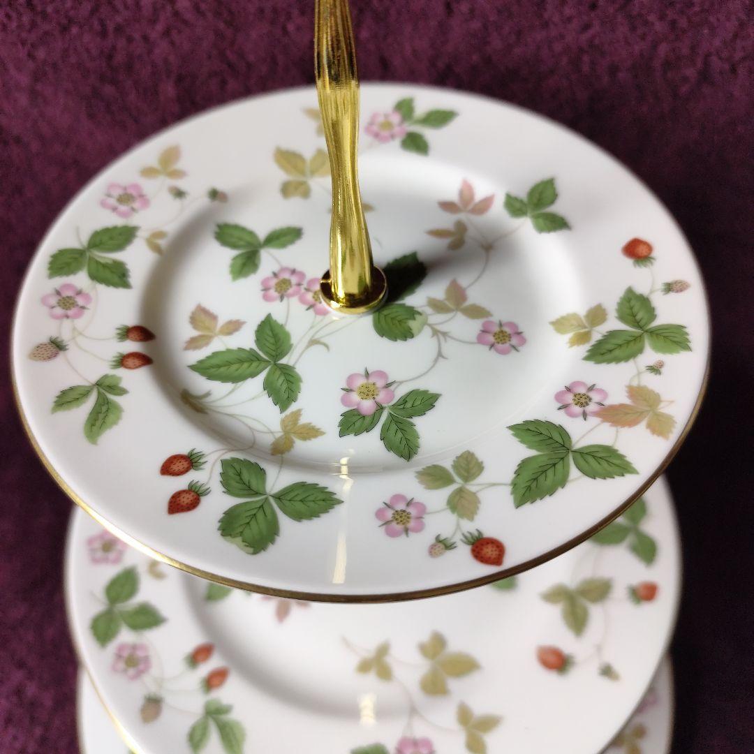 ウェッジウッド　ワイルドストロベリー　アフタヌーンティー用３段ケーキスタンド