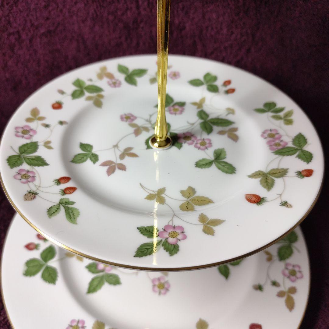 ウェッジウッド　ワイルドストロベリー　アフタヌーンティー用３段ケーキスタンド