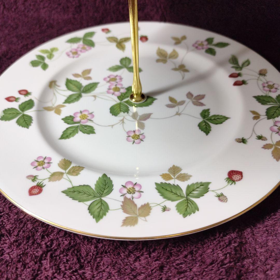 ウェッジウッド　ワイルドストロベリー　アフタヌーンティー用３段ケーキスタンド