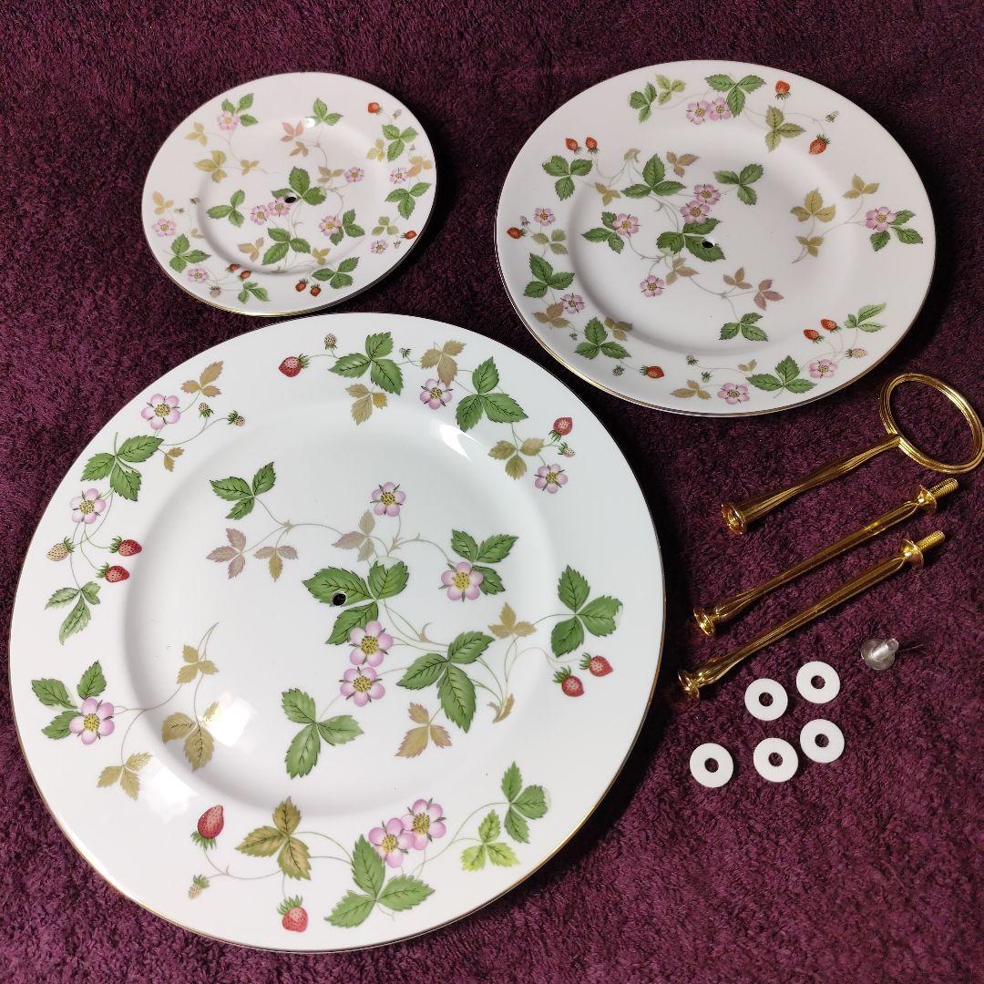 ウェッジウッド　ワイルドストロベリー　アフタヌーンティー用３段ケーキスタンド