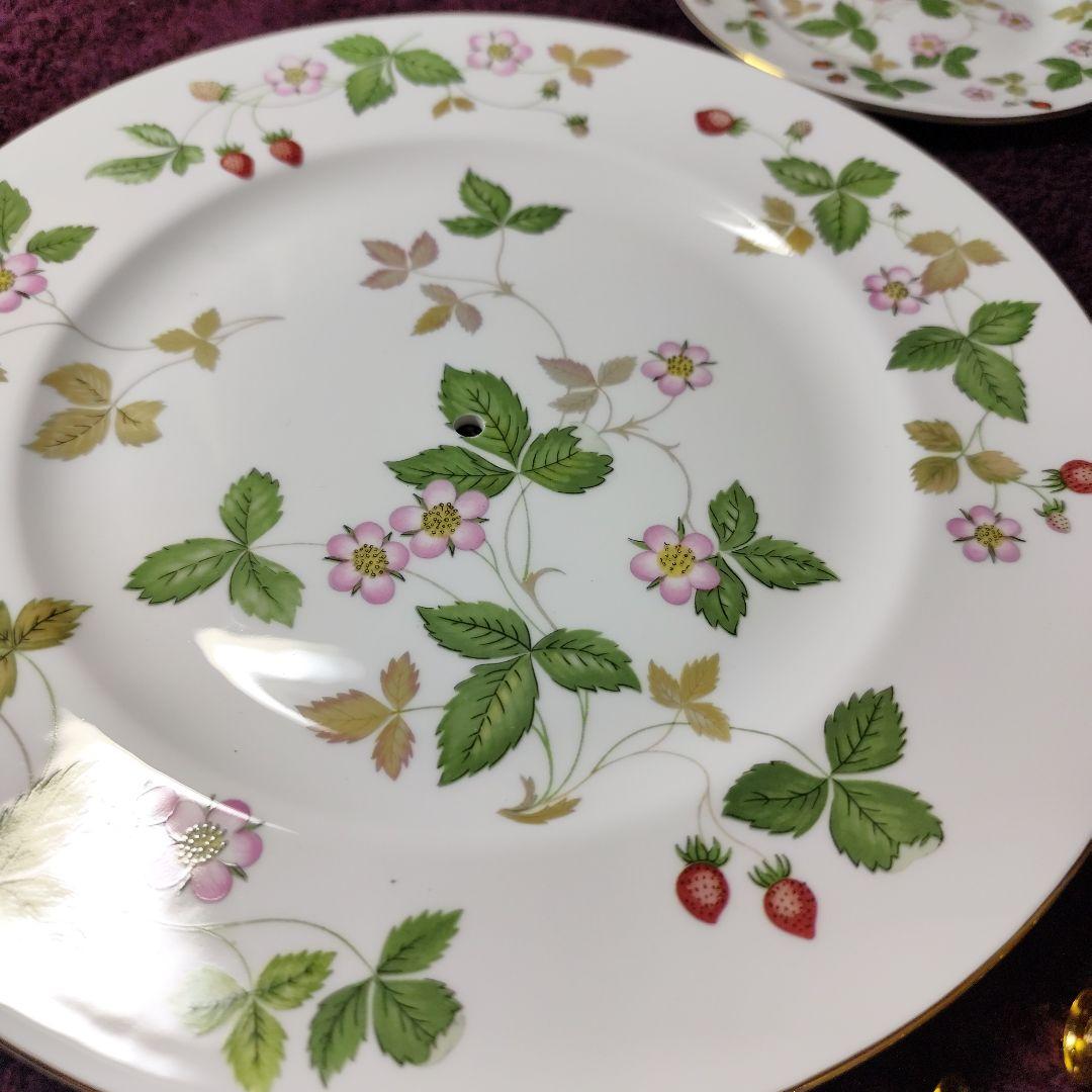 ウェッジウッド　ワイルドストロベリー　アフタヌーンティー用３段ケーキスタンド