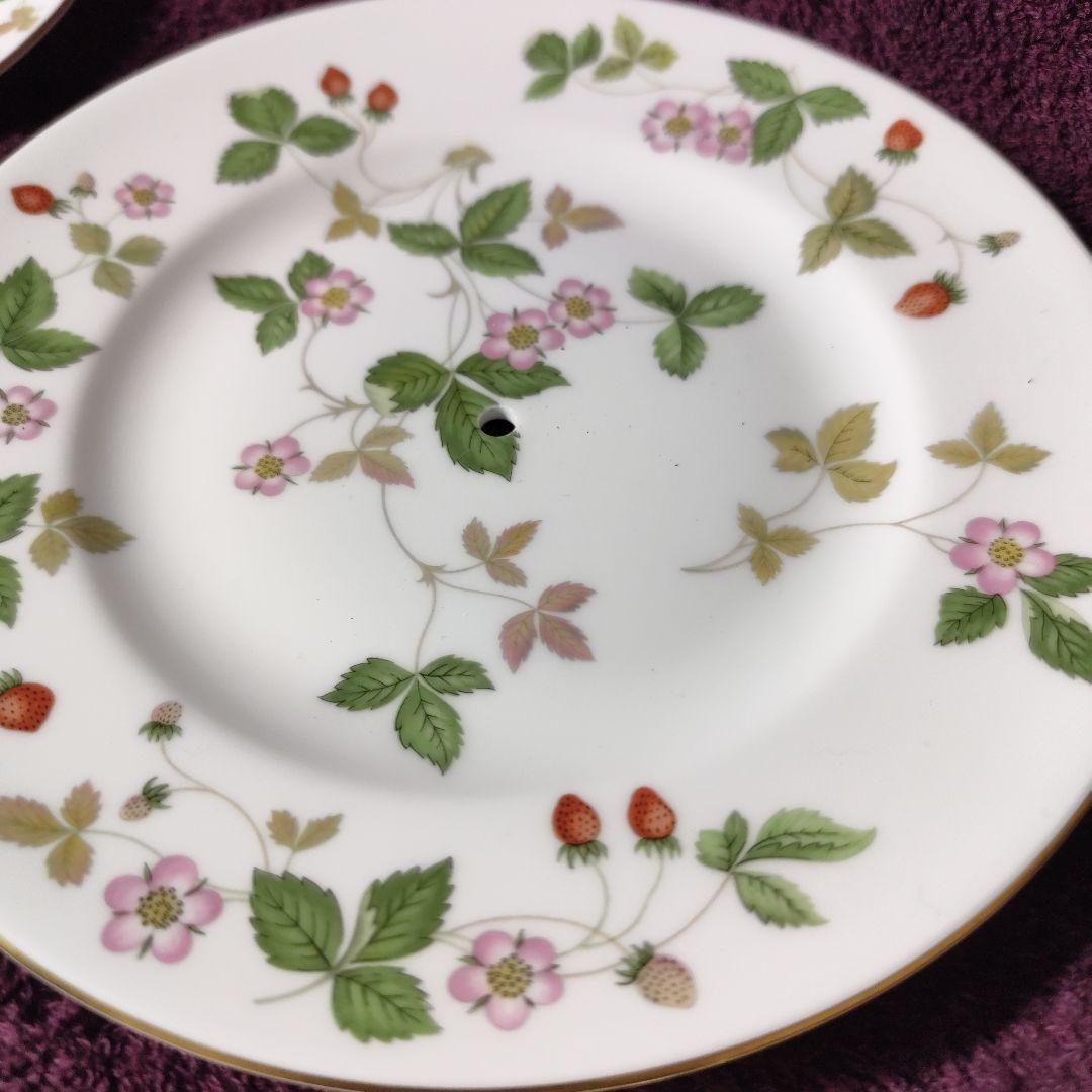 ウェッジウッド　ワイルドストロベリー　アフタヌーンティー用３段ケーキスタンド