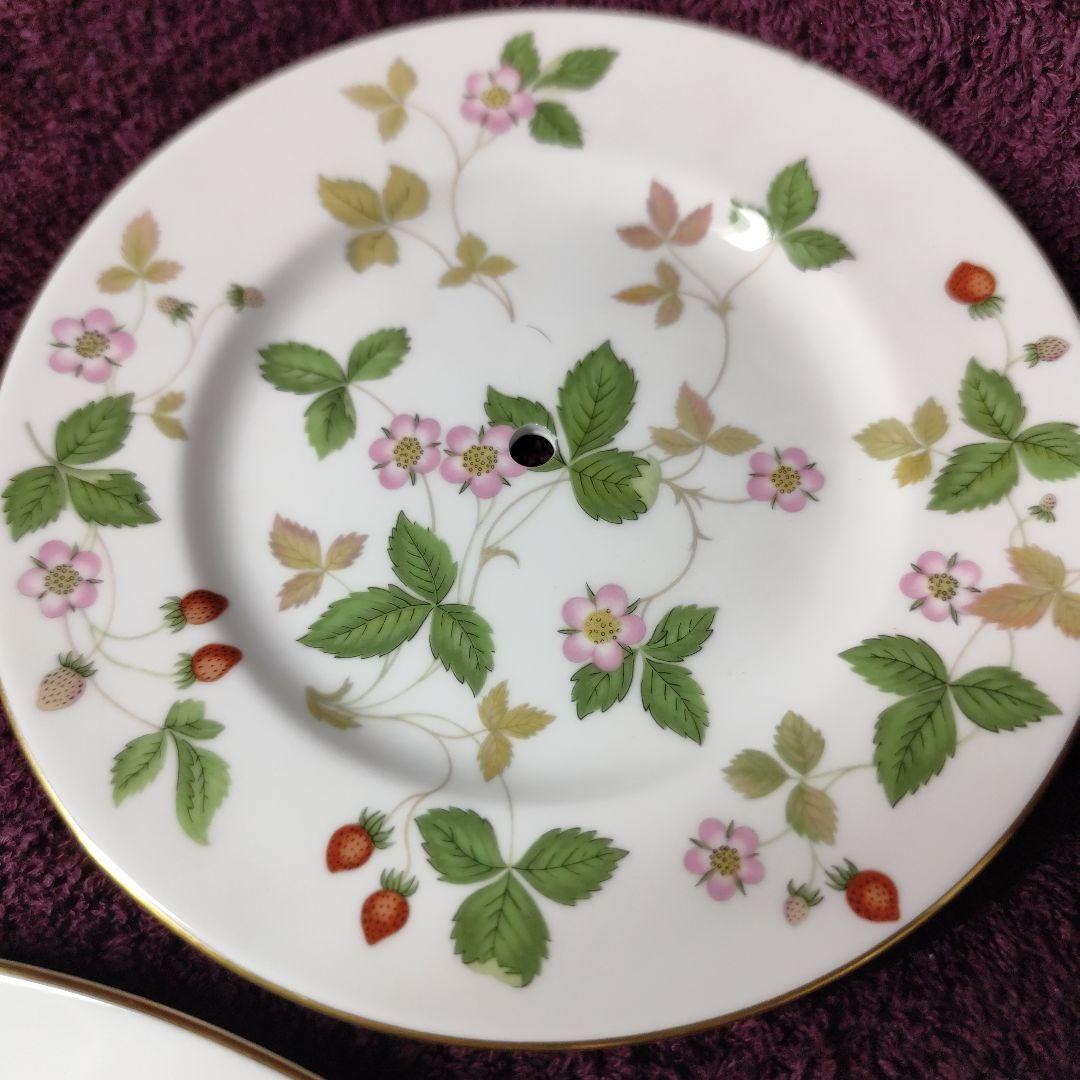 ウェッジウッド　ワイルドストロベリー　アフタヌーンティー用３段ケーキスタンド