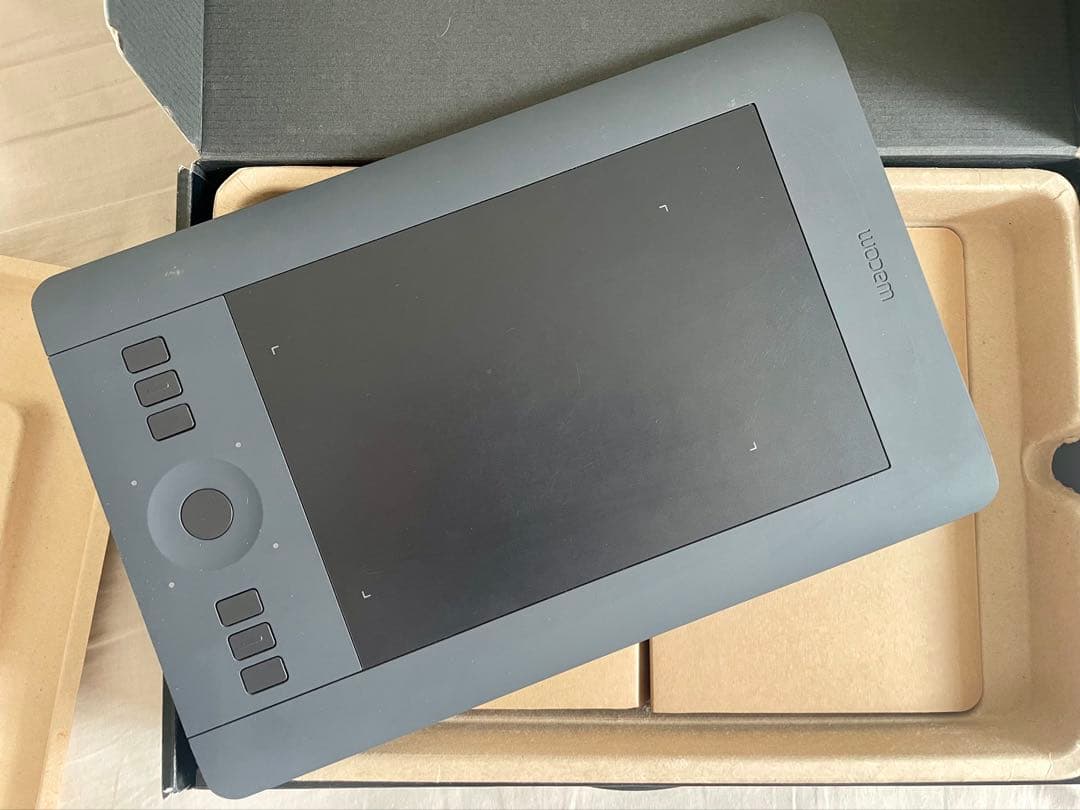 Wacom Intuos Pro Small PTH-451/K1ペンタブレット
