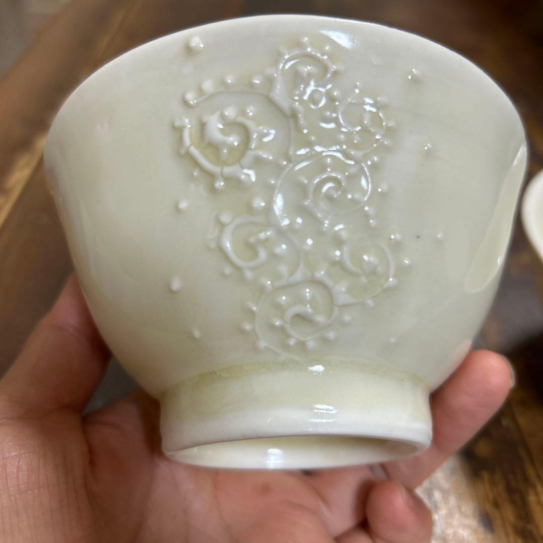 作家　陶芸作家　いっちん　ボツボツが可愛い白い飯碗　2つ