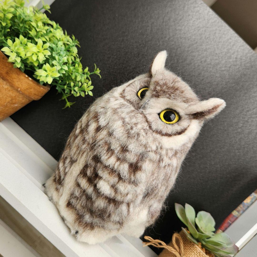 羊毛フェルト製置物　ホワイトアメリカワシミミズク　高さ約19㎝