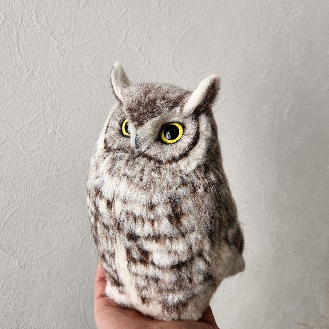 羊毛フェルト製置物　ホワイトアメリカワシミミズク　高さ約19㎝